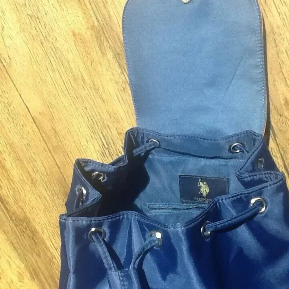 brand new U.S. Polo Assn NAVY BLUE and TAN Water-Resistant DRAWSTRING Backpack